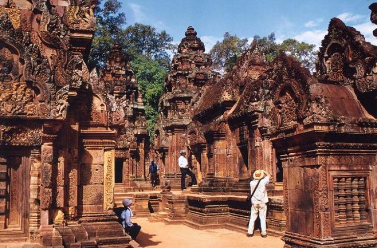 one-day-kbal-spean-and-banteay-srei-with-lunch-in-krong-siem-reap-516887